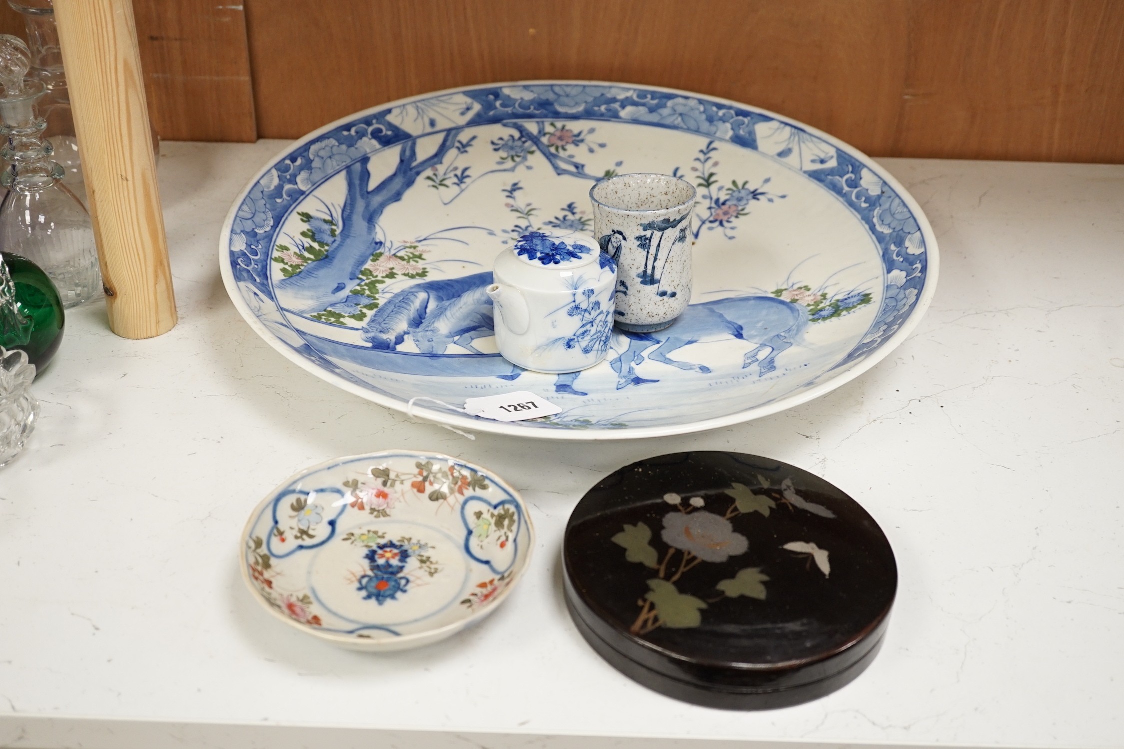 Japanese export wares, including a charger and a lacquer cased hors d’oeuvres set (5), charger 45cms diameter